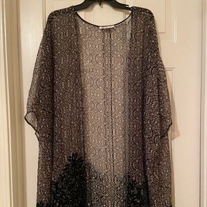 Lightweight kimono with velvet and tassel detail